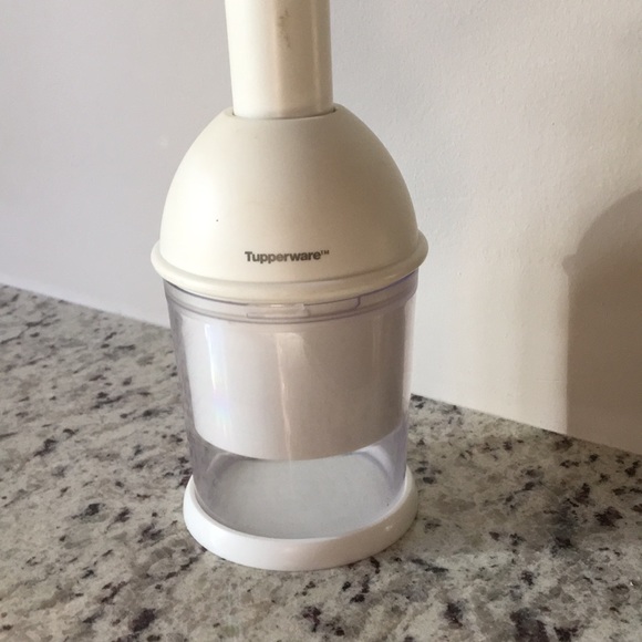 Tupperware hand food chopper